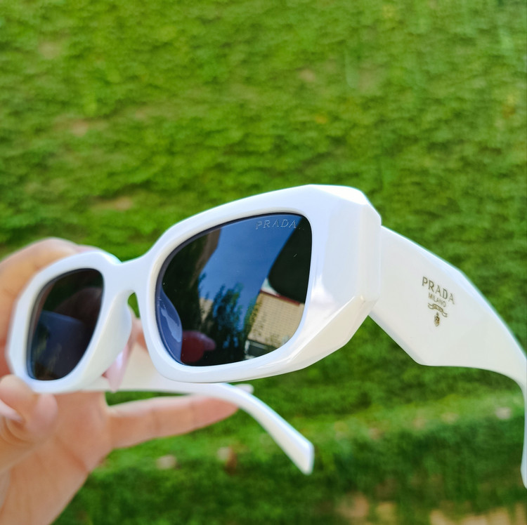 عینک آفتابی Prada مربعی ۲۰۴